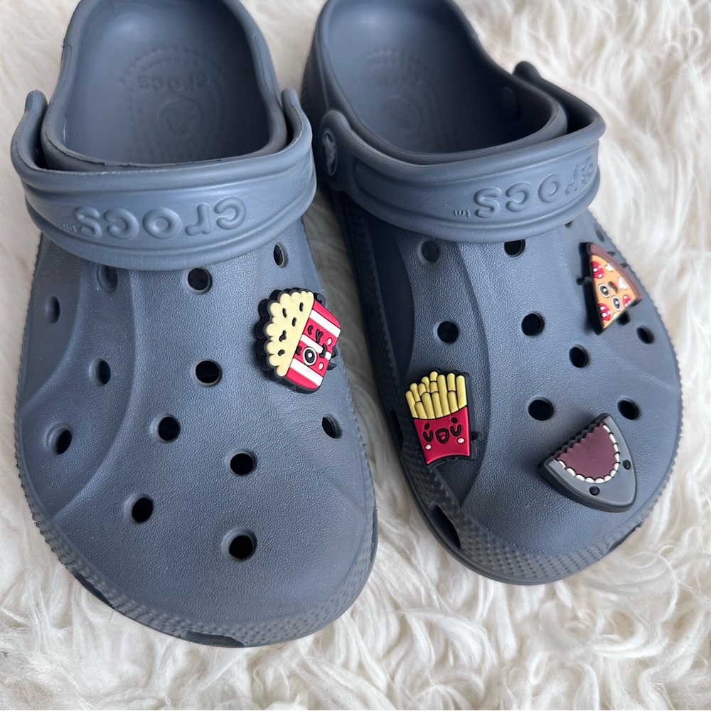 Kids Slate Grey Classic Crocs Size J2 - Picture 3 of 5